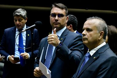 FlÃ¡vio Bolsonaro convoca RogÃ©rio Marinho para conversa