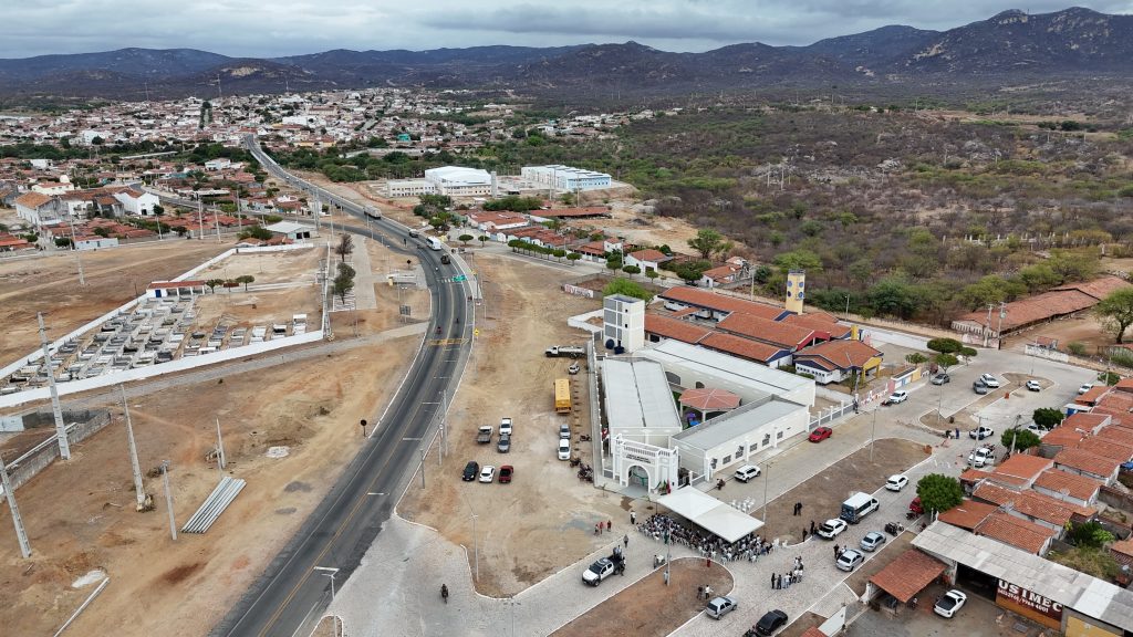 Senadora Zenaide Maia inaugura escola municipal em Acari com investimento de R$ 2 milhÃµes em EducaÃ§Ã£o
