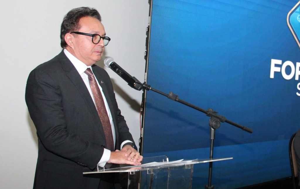 Presidente da FEBRAC alerta que fim da escala 6x1 pode elevar custos, gerar desemprego e reajustes de preÃ§os
