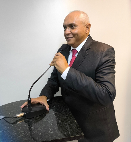 Ouro Branco: Vereador cobra prefeito Amariudo por atrasos em pagamentos