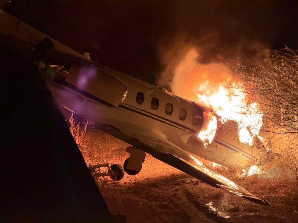 VÃDEO: Avião de Rey Vaqueiro saà da pista e pega fogo em Parelhas