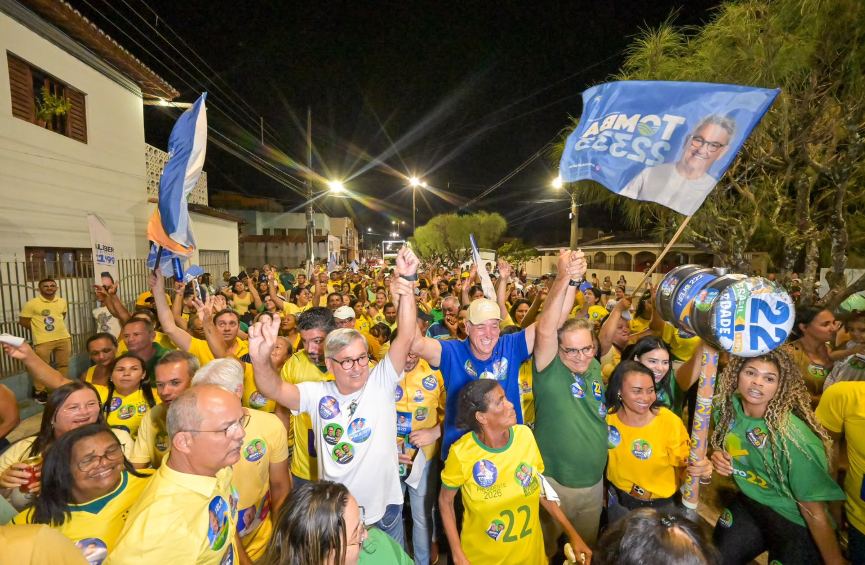 Grande comÃ­cio em Arez marca passagem da Caravana 22 de Ãlvaro Dias pelo Agreste