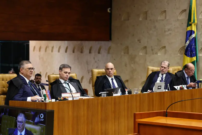 BASTIDORES DO DIA D: Bilhete em guardanapo, âespiadasâ de Moraes e abraÃ§o apÃ³s bate-boca marcam sessÃ£o no STF
