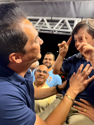 Kleber arrasta multidÃ£o na OlÃ­mpio Maciel e participa da maior passeata da histÃ³ria de MacaÃ­ba