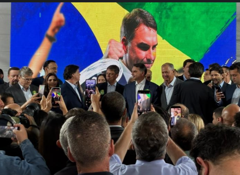Maioria dos diretórios do MDB fecha com Flávio Bolsonaro no segundo turno