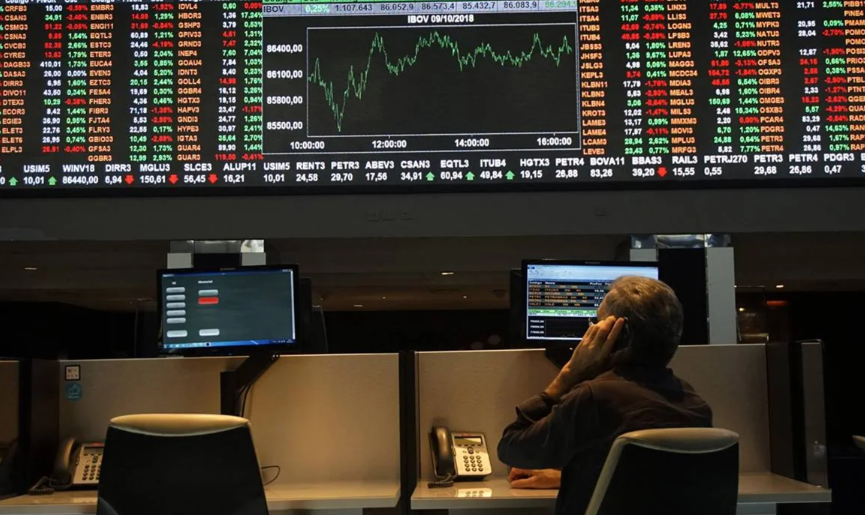 Bolsa fecha com queda de 13,88% e dólar sobe 8,22%, um dos piores resultados da história após vitória de Lula