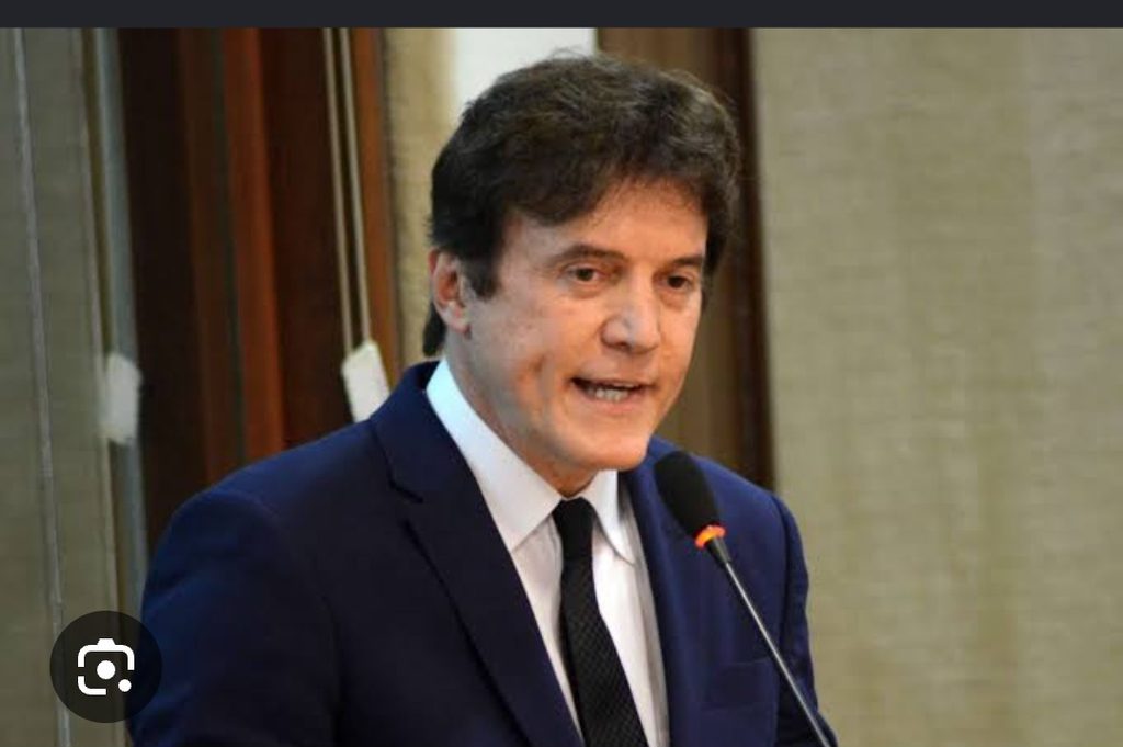 MemÃ³ria: Robinson deixou dÃ­vidas de 1 bilhÃ£o com servidores