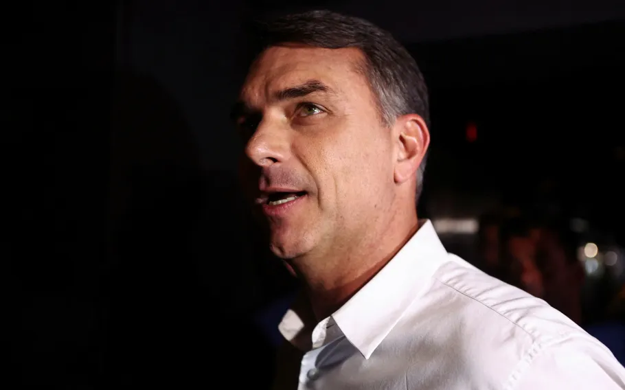 Flávio Bolsonaro teve votação zerada em 106 urnas