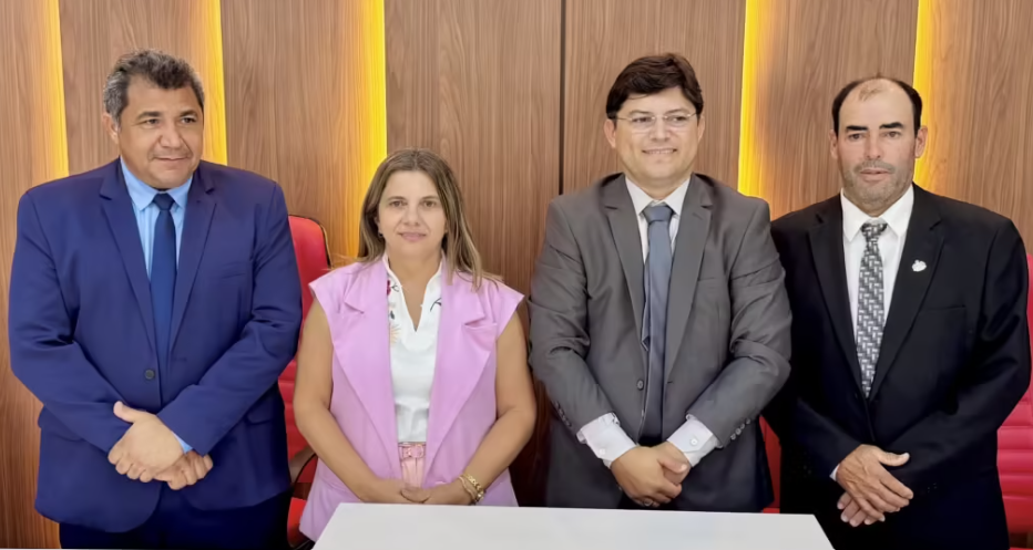Prefeito amarga derrota e oposiÃ§Ã£o elege toda a Mesa Diretora em CaraÃºbas