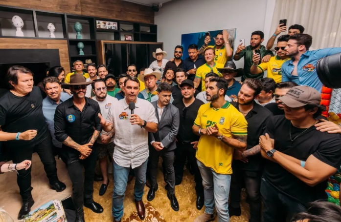 Flávio grava com cantores sertanejos aliados em Goiás; saiba quem