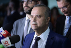 PF aciona autoridades da Argentina para checar possÃvel viagem de Flávio Bolsonaro; Rogério Marinho nega fuga