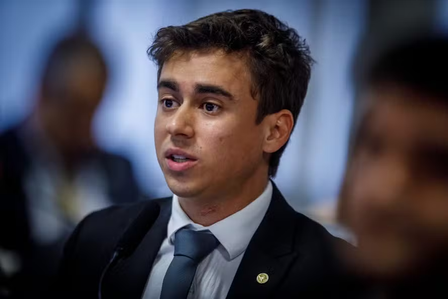 Nikolas posta que Flávio saiu do paÃs e depois edita: âSupostamente
