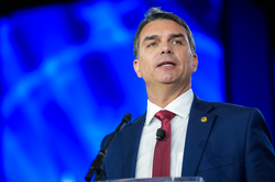 Moraes deve decretar prisão de Flávio em breve, apostam aliados do senador
