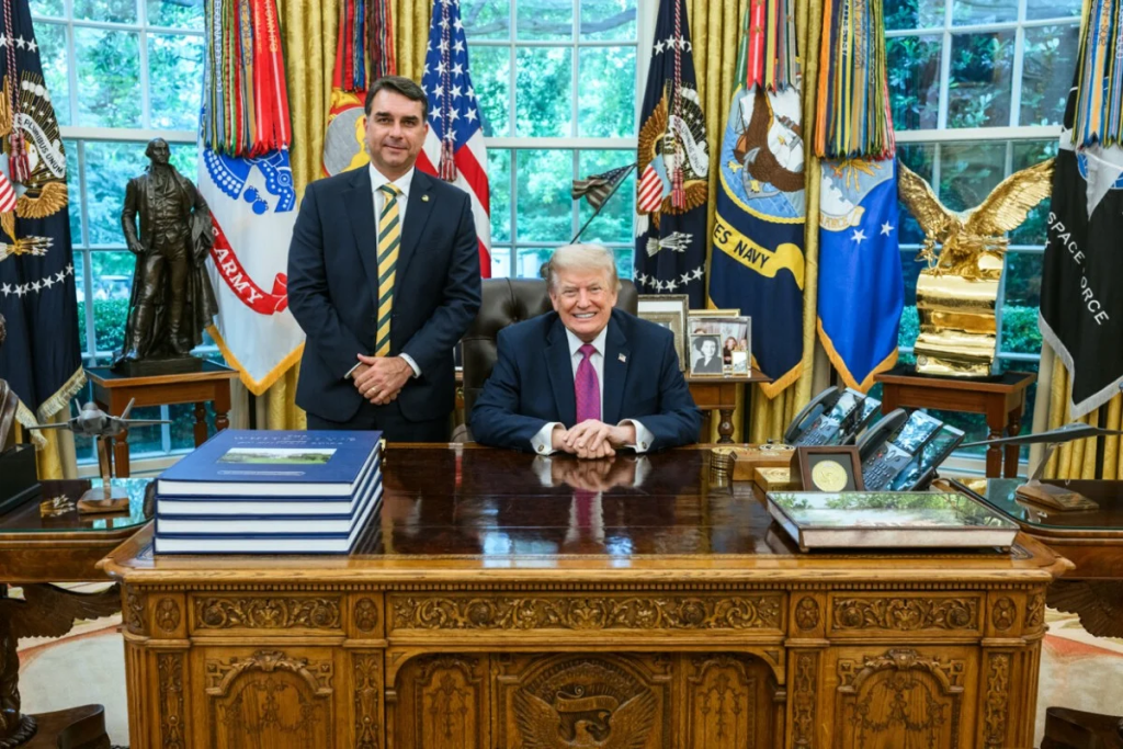 Aliado de Trump diz que EUA autorizou asilo polÃtico a Flávio Bolsonaro