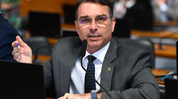 Argentina confirma entrada de Flávio Bolsonaro no paÃs antes de voo ao Equador