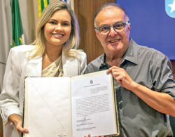 Paulinho viaja para a Europa, deixa exonerações de aliados de Ãlvaro Dias e entrega Prefeitura à vice indicada pelo ex-prefeito