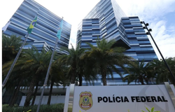 PF avalia bloqueio de bens e prisão preventiva de Flávio Bolsonaro após saÃda do paÃs