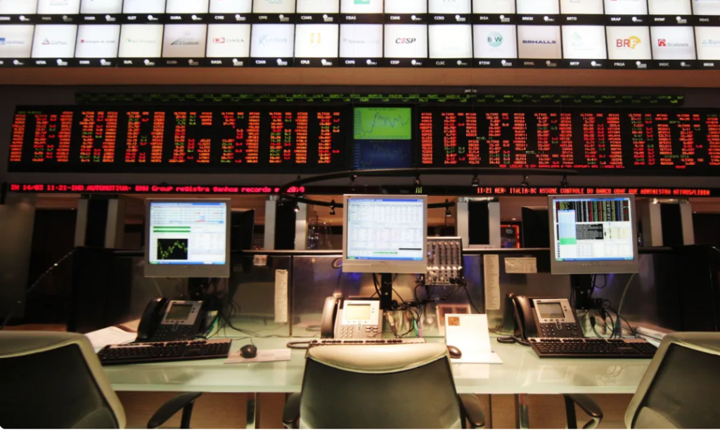 Ibovespa fecha semana com queda de 18%, registra pior resultado desde 2020 e dólar dispara para R$ 5,44
